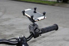 Support de téléphone intelligent RAM Mount X-Grip avec Tough-Claw (RAM-HOL-UN7-400)