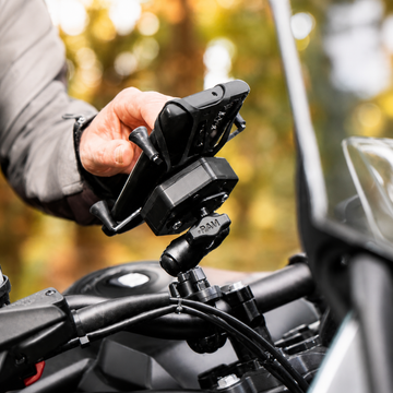 Support universel pour téléphone RAM Mount X-Grip avec adaptateur boule et anti-vibration - RAM-HOL-UN10B-462